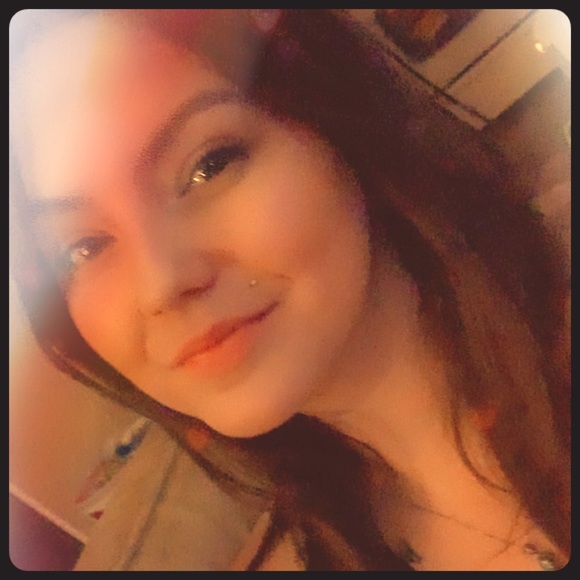 Come LOVE your Posher, Bre! (Heart React or BUST!) - Picture 2 of 2